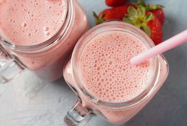 Drinks de ano novo batida de morango