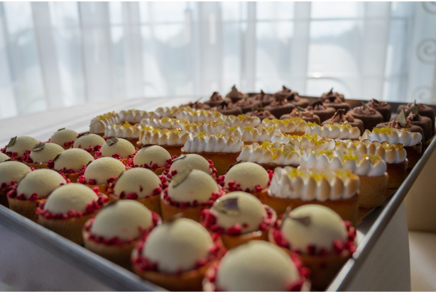 bombom de uva na travessa