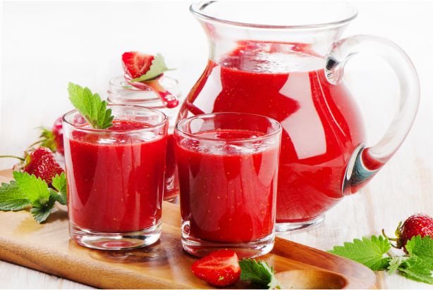 Suco detox com morango