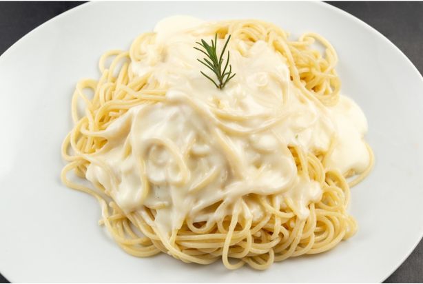 Macarrão ao molho branco