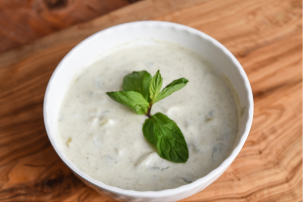 Molho de salada sabor iogurte com hortelã
