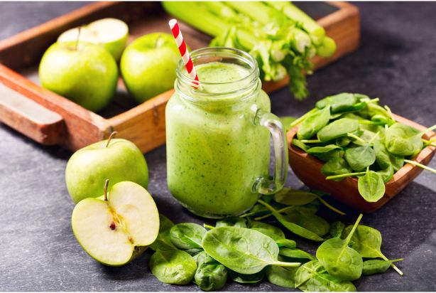 Suco verde de espinafre com maçã