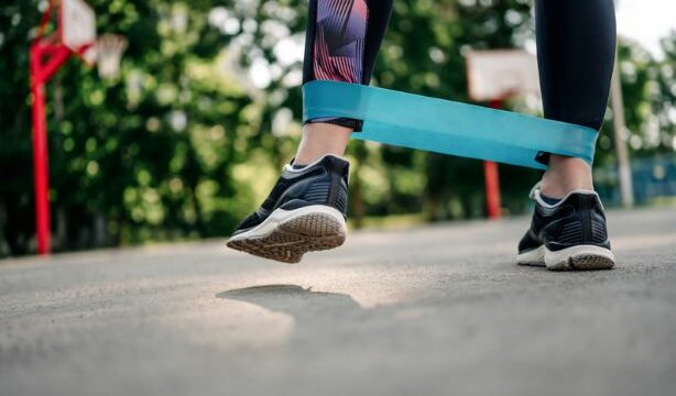 Mini band: 4 exercícios para incluir no treino