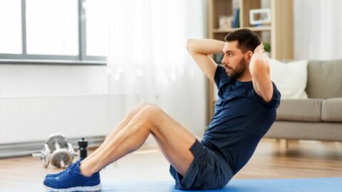 Abdominal supra solo: aprenda a forma correta de fazer