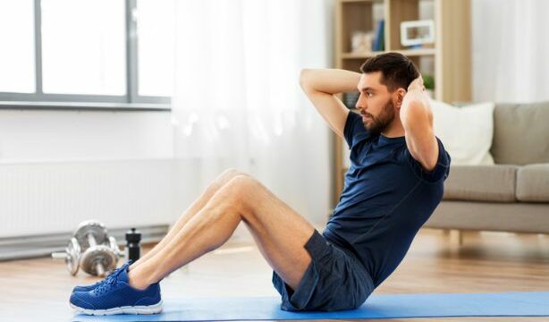 Abdominal supra solo: aprenda a forma correta de fazer