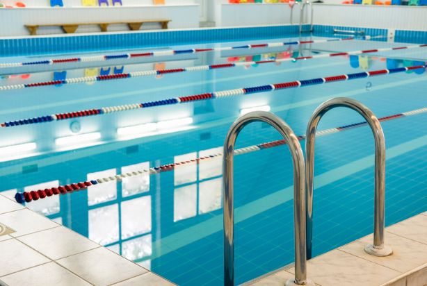 piscina de academia