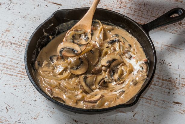 Estrogonofe vegano de grão-de-bico com cogumelos