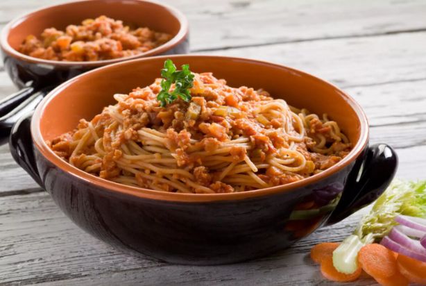 Macarrão com molho de tomate e proteína de soja