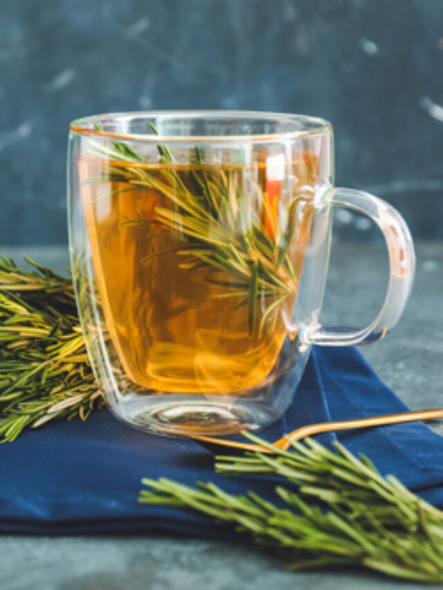 Chá de alecrim: seus benefícios e como preparar