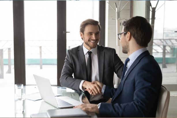 colaborador recebendo feedback cnstrutivo