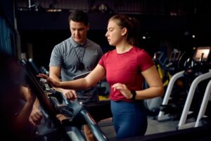 equipamentos modernos de academia