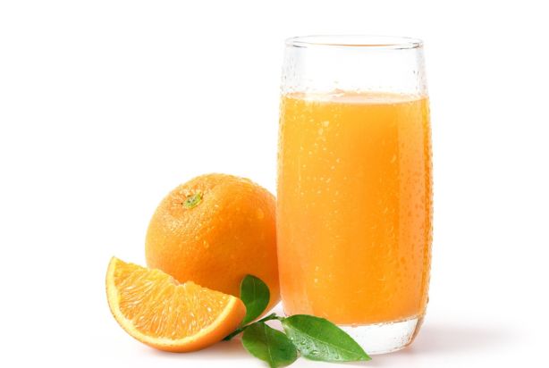 água com gás com suco de frutas