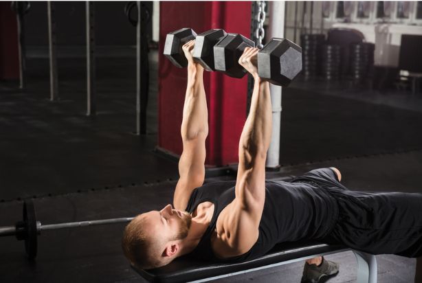 erros ao fazer o supino reto com halteres