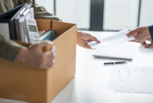 Profissional desligado devido ao artigo 482 da CLT.