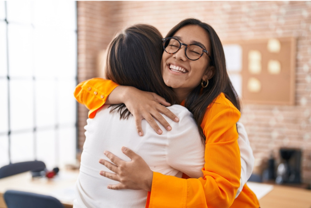 Pessoas sentindo "inveja boa"