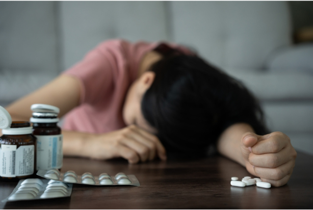 Mulher lutando contra um tipo de vício