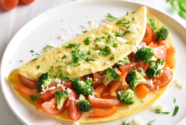 Omelete de queijo com legumes 