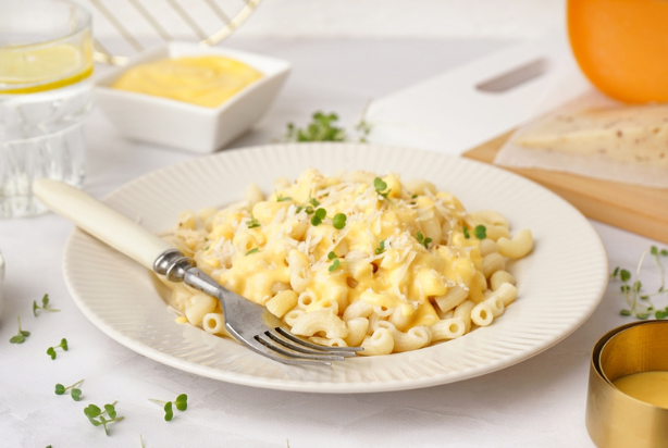 Macarrão cremoso com queijo