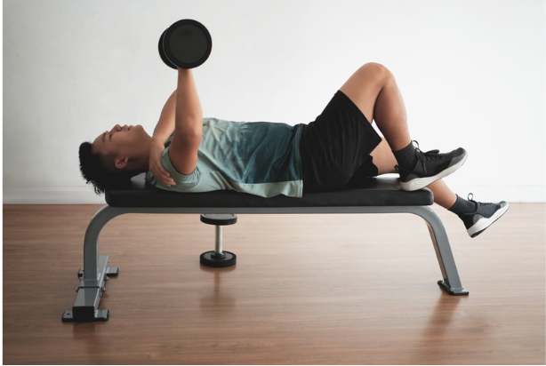 Supino unilateral: corrija e deixe mais forte o seu peitoral