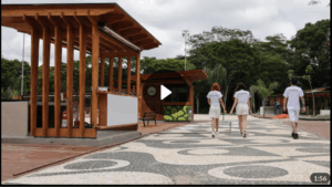 Espaço com areia, calçadão e restaurantes é novidade no parque. Crédito: Ana Lourenço | TV Estadão