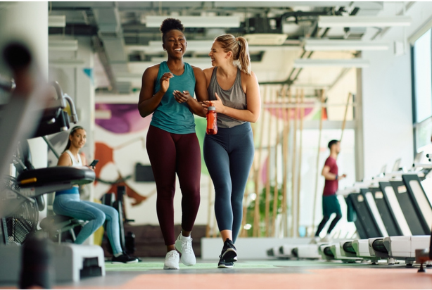 Mulheres aumentando a frequência nas academias