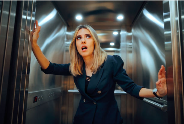 Mulher com claustrofobia