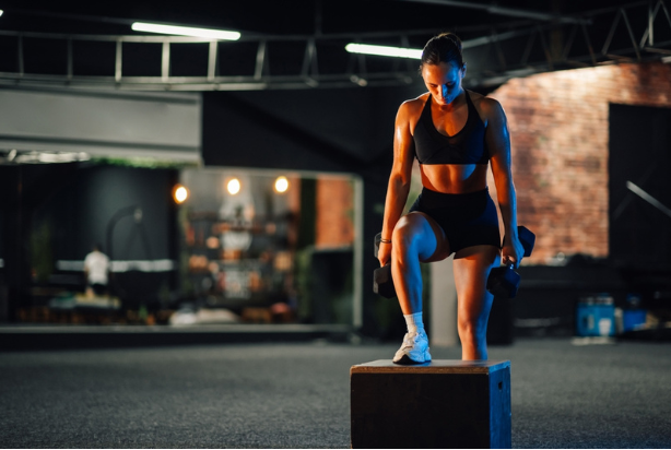 Pessoa fazendo step up