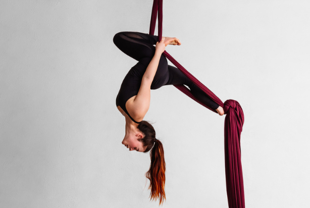 Tecido acrobático: tudo sobre essa modalidade encantadora