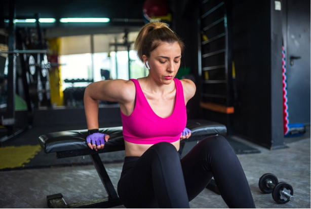 Mulher fazendo exercícios para flacidez