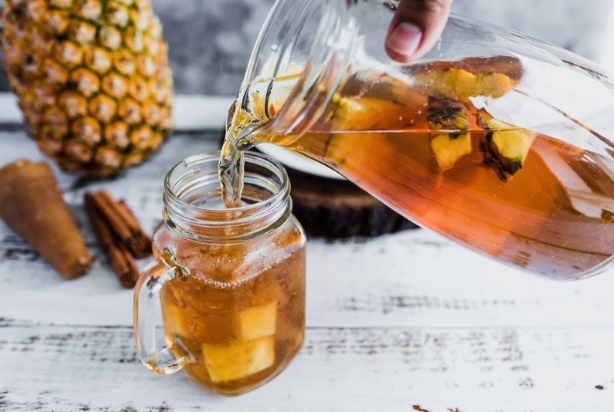 Chá de casca de abacaxi: benefícios e como preparar