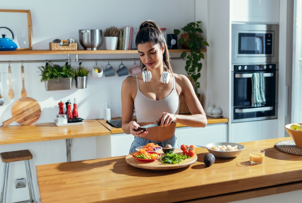 Mulher sem paladar infantil