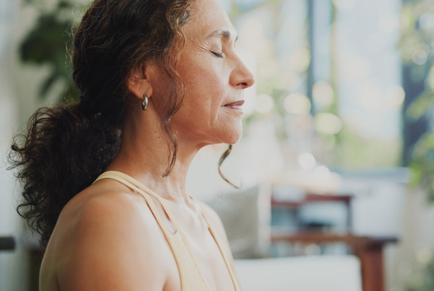 Mulher lidando com o luto