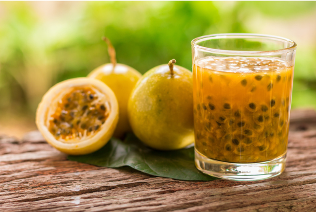 Suco de maracujá faz bem? Veja benefícios e como preparar