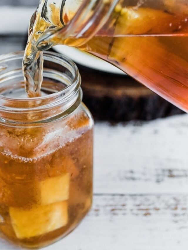 Descascou abacaxi aí? Não jogue as cascas fora!