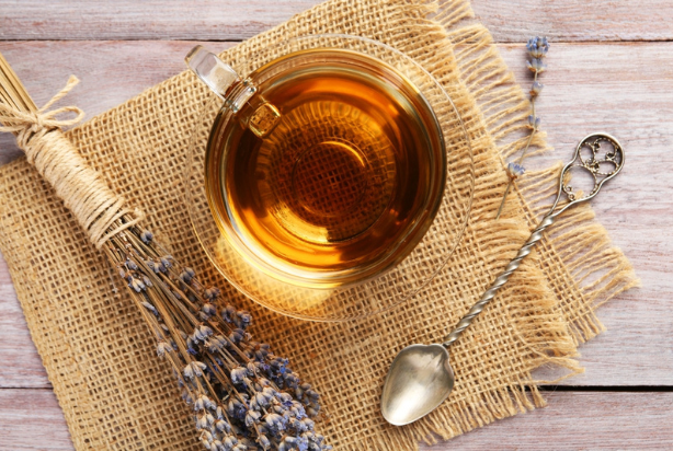 Tomando chá de lavanda