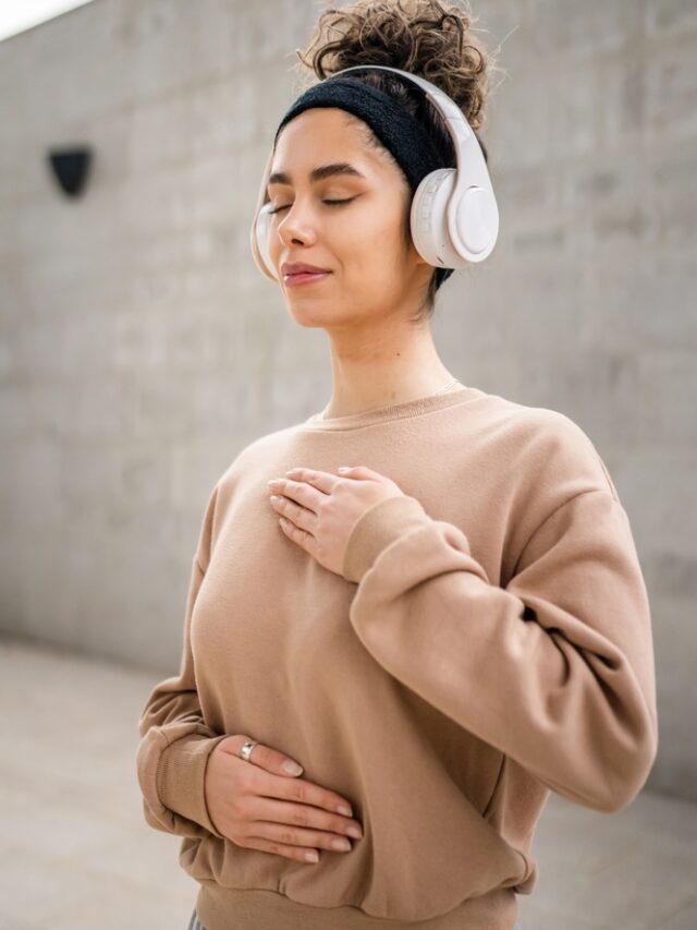 Hoje em dia, todo mundo está fazendo Ho’oponopono e meditação guiada.