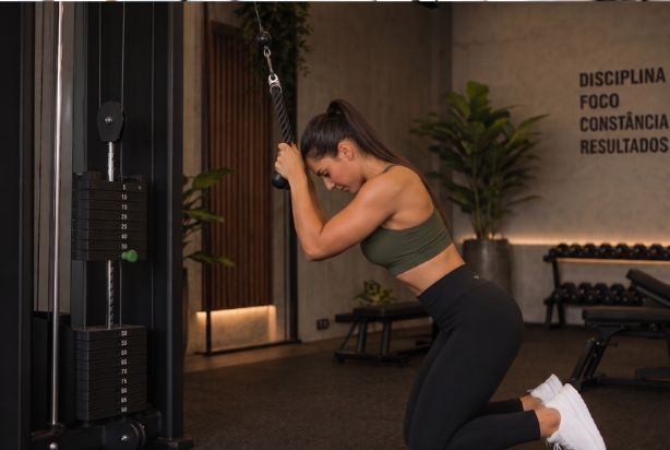 abdominal na polia mulher