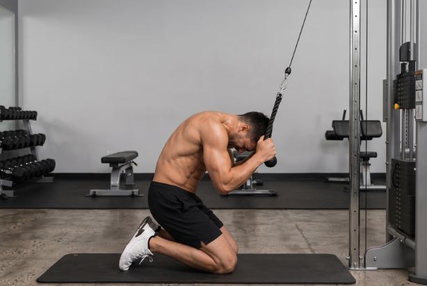 Abdominal na polia: aprenda a trincar o abdômen 