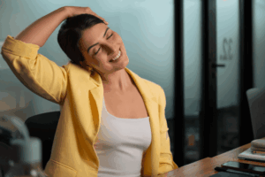 A mobilidade cervical é um exercício simples que ajuda a reduzir a tensão e a rigidez na região do pescoço