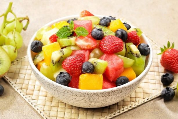 salada de frutas no bowl
